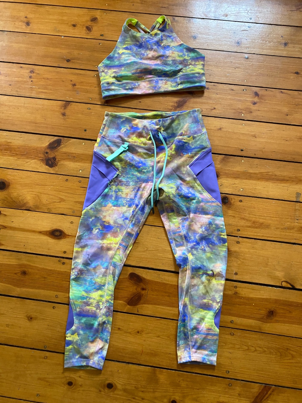 lululemon athletica Tie-Dye Sports Bra and legging size 12